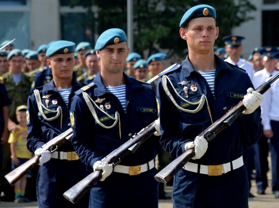 Celebrating Airborne Force Day in Russian cities