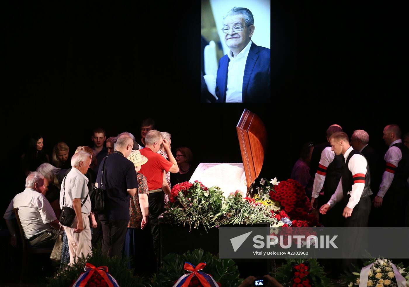 Paying last respects to Fazil Iskander