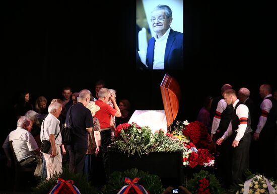 Paying last respects to Fazil Iskander