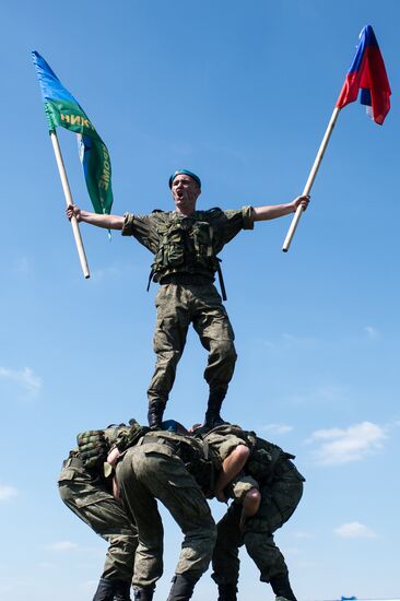 Celebrating Airborne Force Day in Russian cities