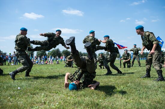 Celebrating Airborne Force Day in Russian cities