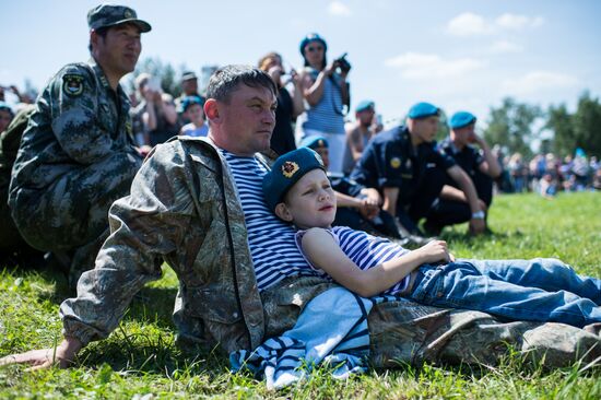 Celebrating Airborne Force Day in Russian cities