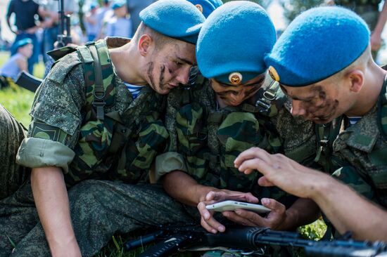 Celebrating Airborne Force Day in Russian cities