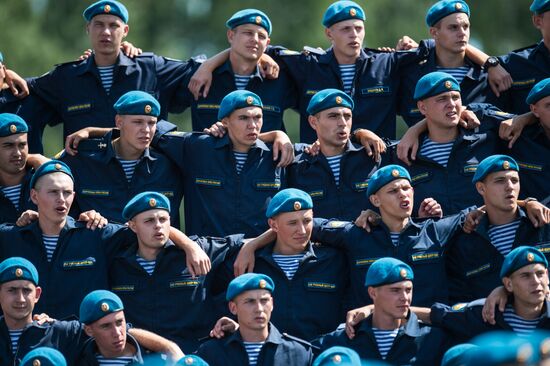 Celebrating Airborne Force Day in Russian cities