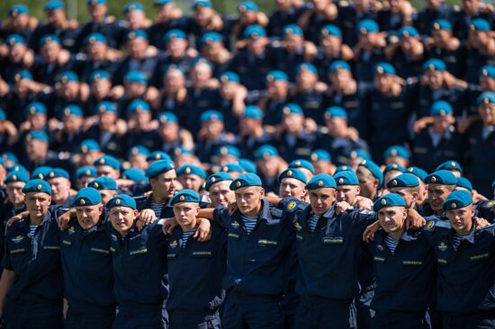 Celebrating Airborne Force Day in Russian cities