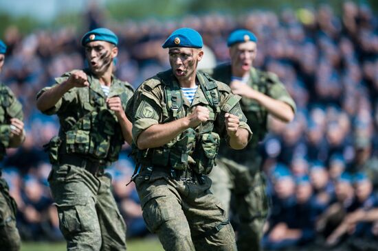 Celebrating Airborne Force Day in Russian cities