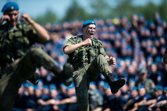 Celebrating Airborne Force Day in Russian cities