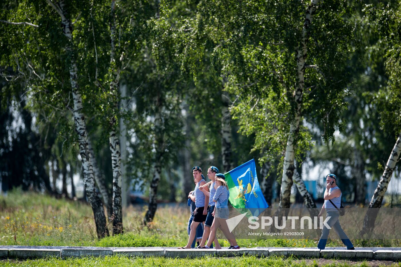 Celebrating Airborne Force Day in Russian cities