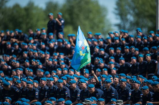 Celebrating Airborne Force Day in Russian cities