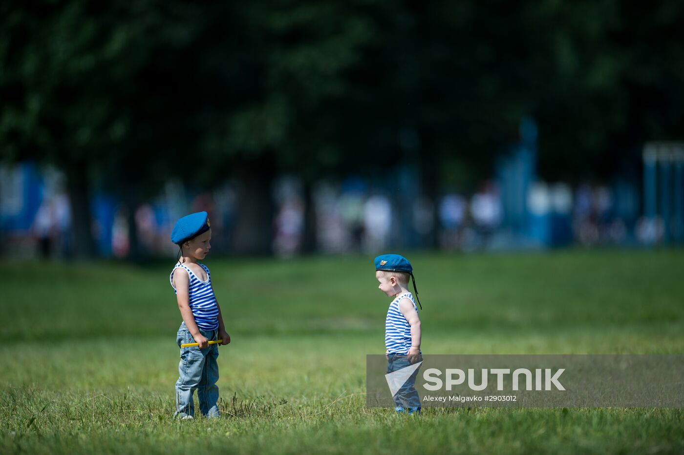 Celebrating Airborne Force Day in Russian cities