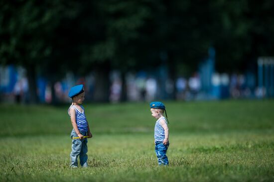 Celebrating Airborne Force Day in Russian cities