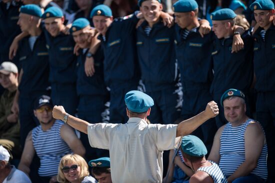 Celebrating Airborne Force Day in Russian cities