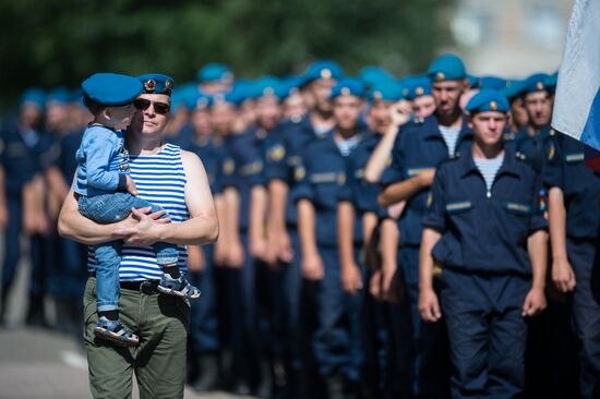 Celebrating Airborne Force Day in Russian cities