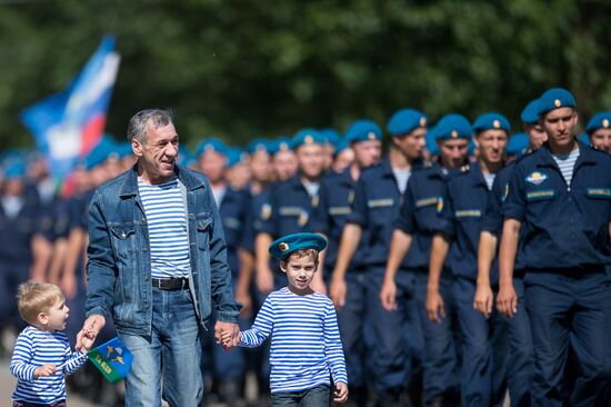 Celebrating Airborne Force Day in Russian cities