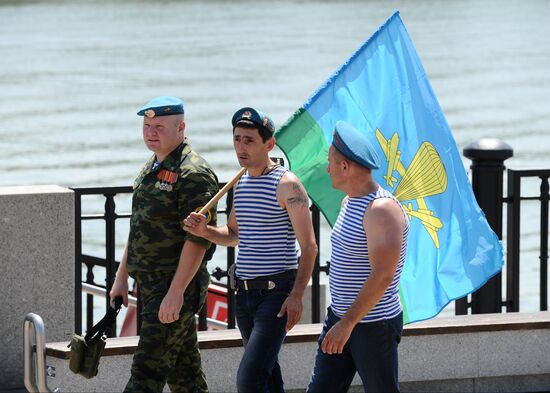 Celebrating Airborne Force Day in Russian cities