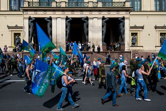 Celebrating Airborne Force Day in Russian cities