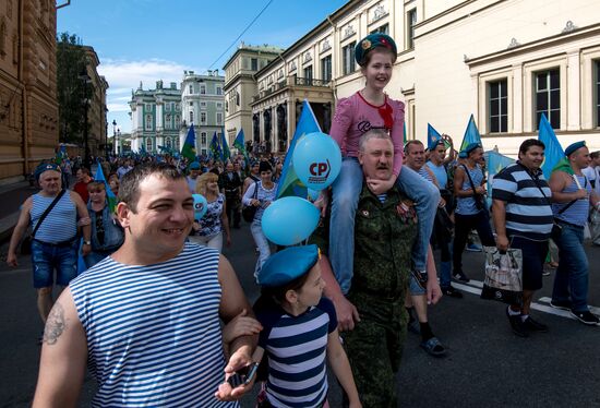 Celebrating Airborne Force Day in Russian cities