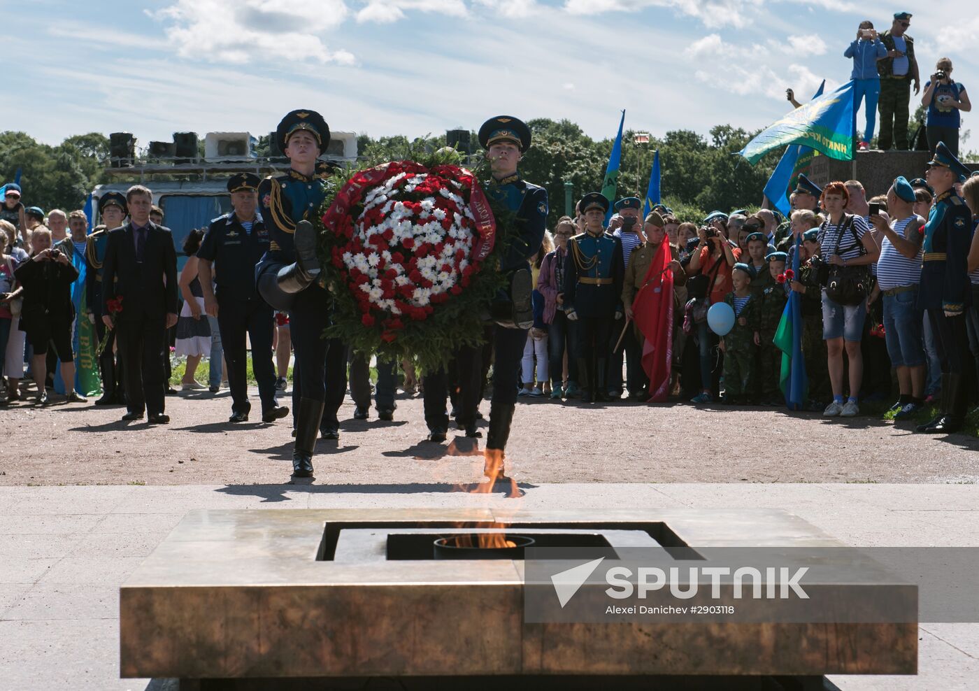 Celebrating Airborne Force Day in Russian cities