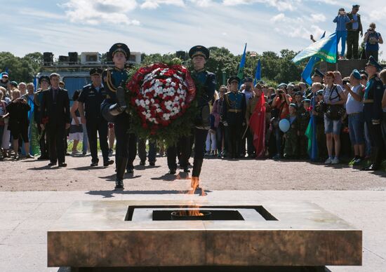 Celebrating Airborne Force Day in Russian cities