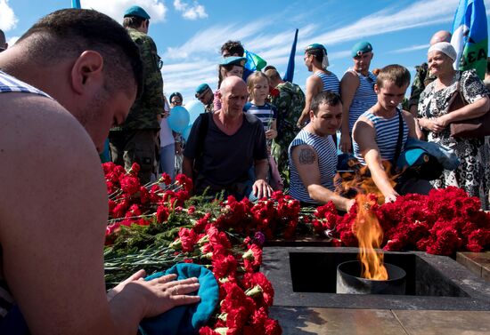 Celebrating Airborne Force Day in Russian cities