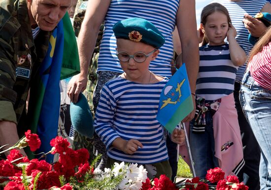 Celebrating Airborne Force Day in Russian cities