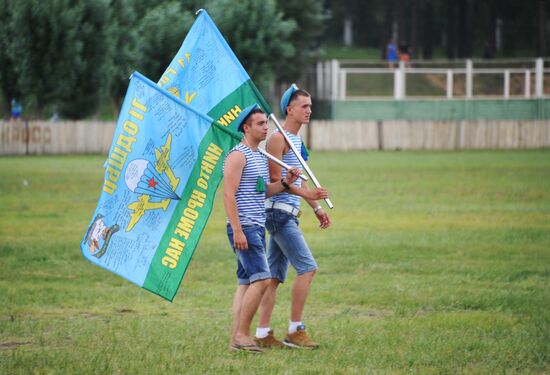Celebrating Airborne Force Day in Russian cities