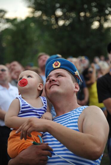 Celebrating Airborne Force Day in Russian cities