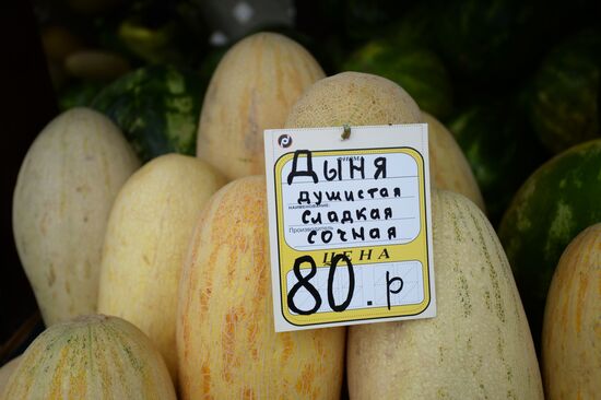 Melons on sale in Moscow