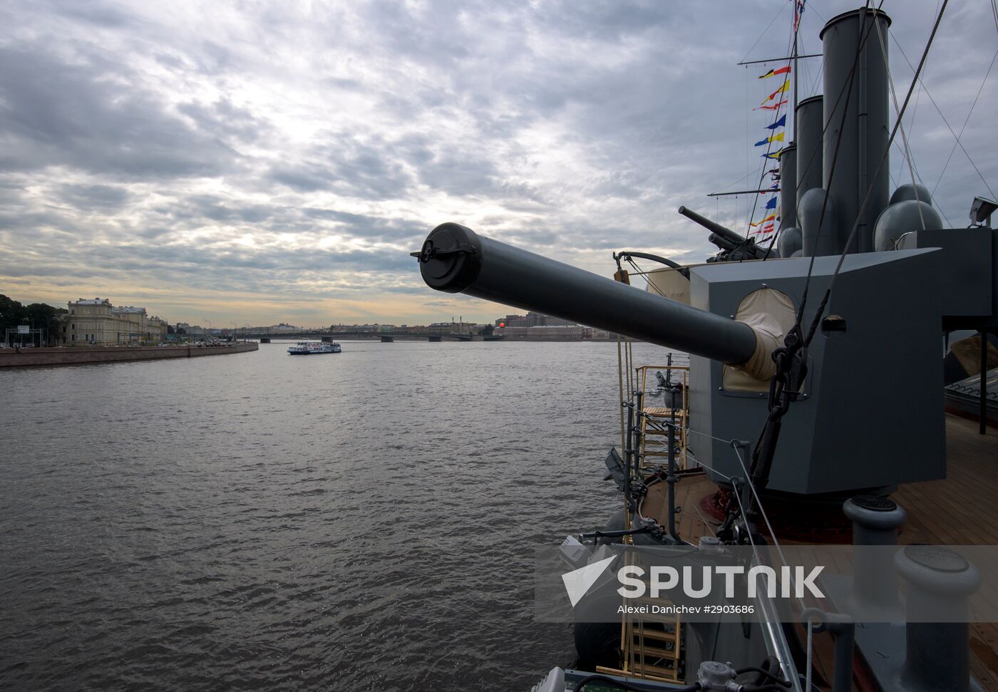 Aurora cruiser reopens to public in St. Petersburg