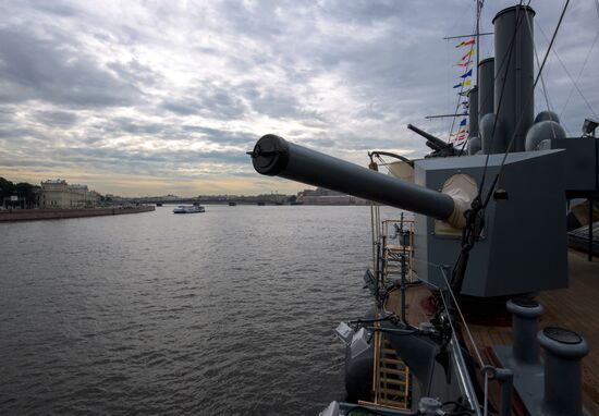 Aurora cruiser reopens to public in St. Petersburg