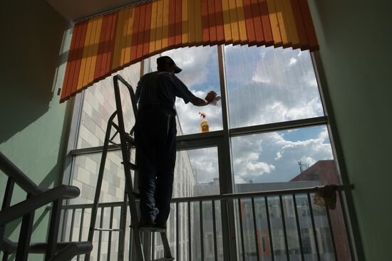 Russian schools get ready for new school year