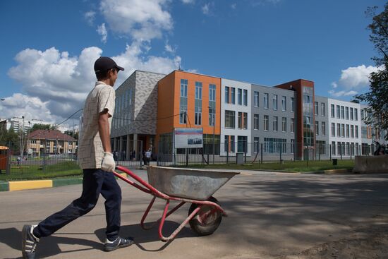 Russian schools get ready for new school year
