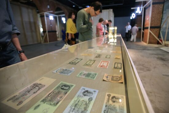 "Alphabet Museum" exhibition opens