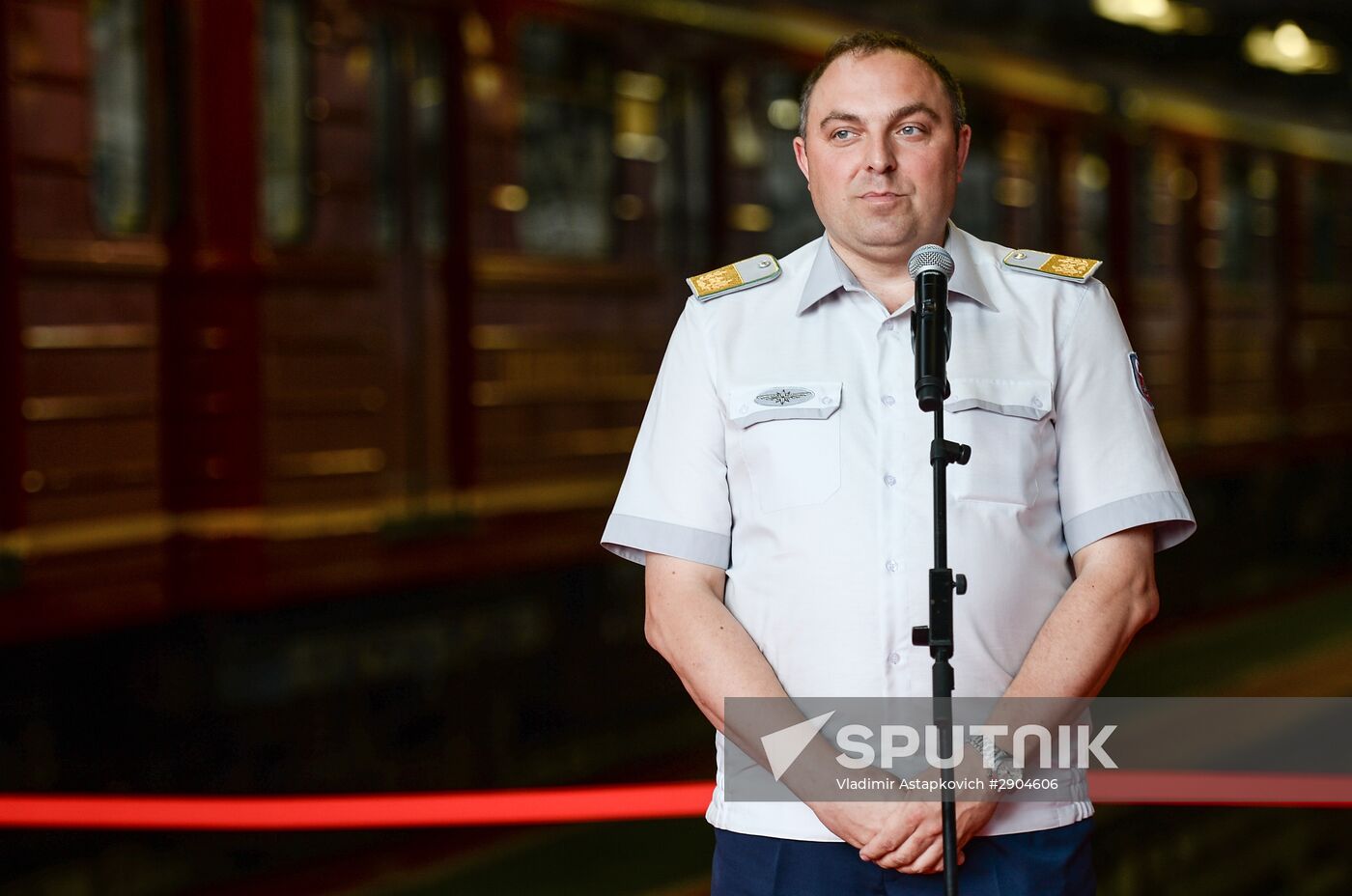 Upgraded Krasnaya Strela branded train hits Moscow metro