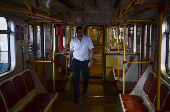Upgraded Krasnaya Strela branded train hits Moscow metro