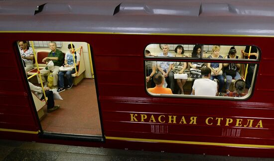 Upgraded Krasnaya Strela branded train hits Moscow metro