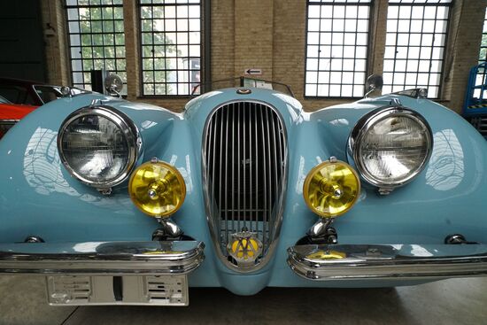 Classic Remise Berlin -- trade fair of vintage cars