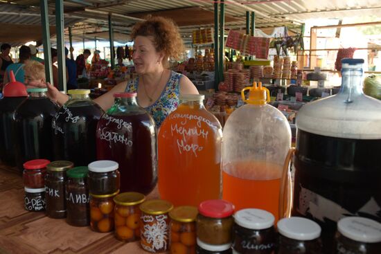 Market trade in Gagra