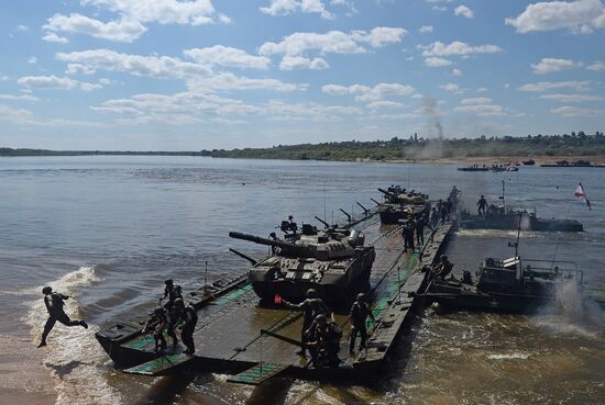 Open Water 2016 international contest among engineering forces