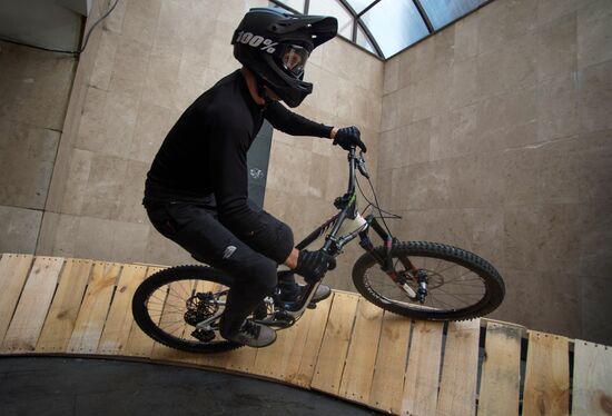 Urban downhill competition in Sochi