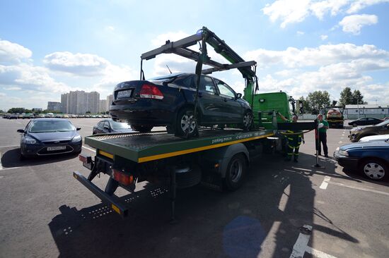 Moscow parking tow trucks at work