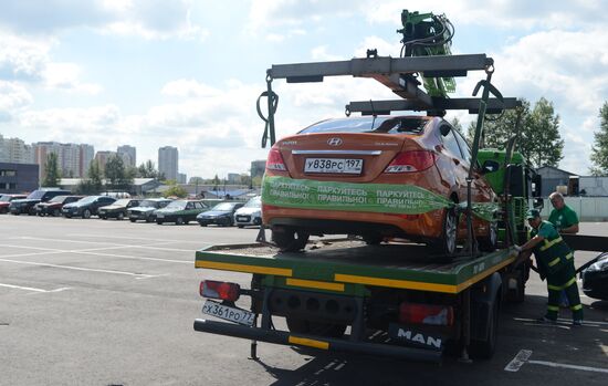 Moscow parking tow trucks at work