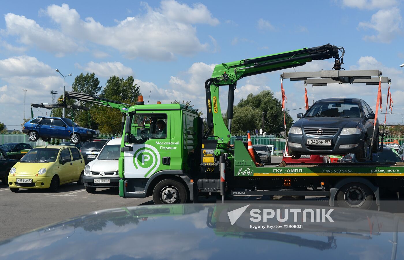Moscow parking tow trucks at work