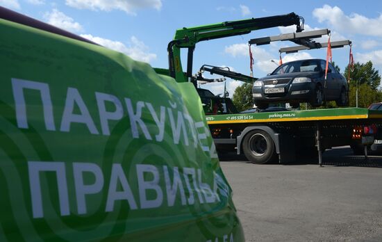 Moscow parking tow trucks at work