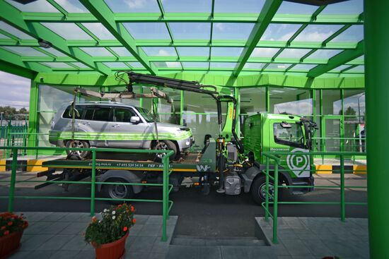 Moscow parking tow trucks at work