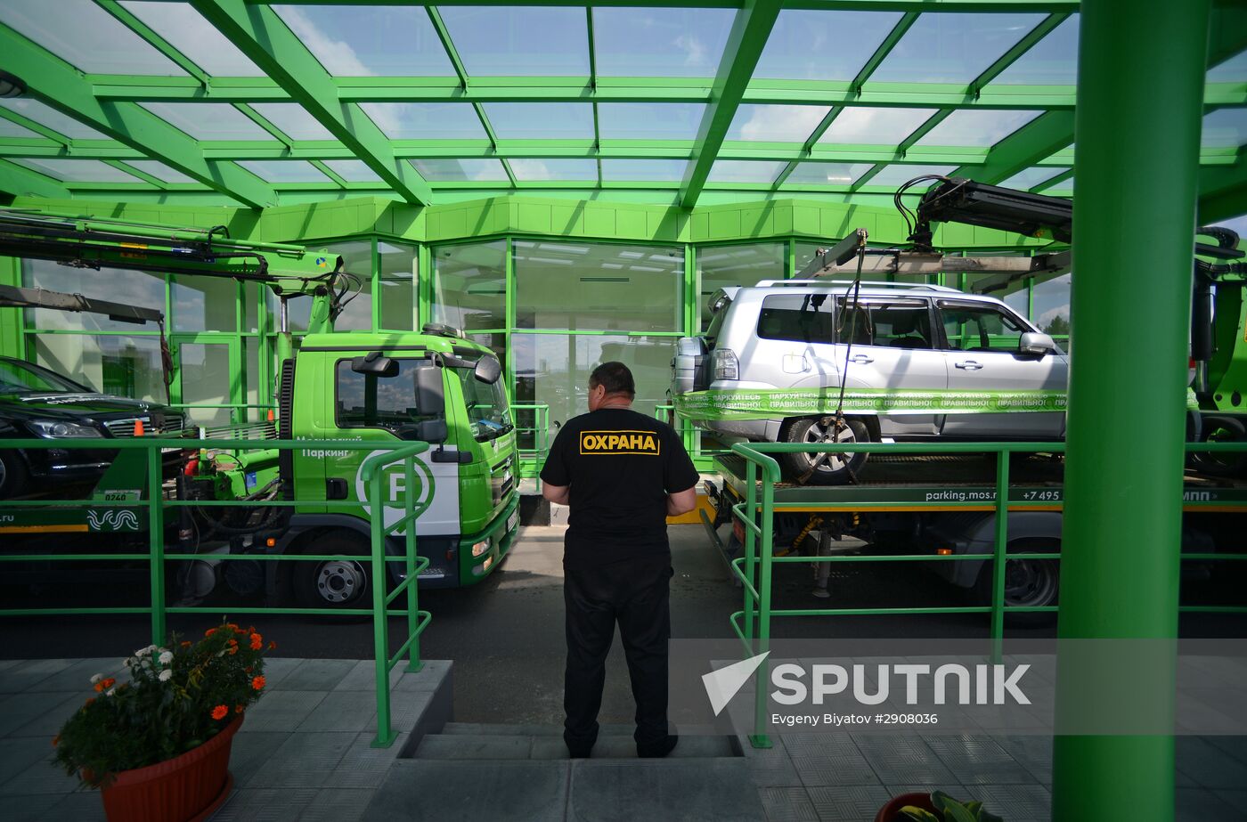Moscow parking tow trucks at work