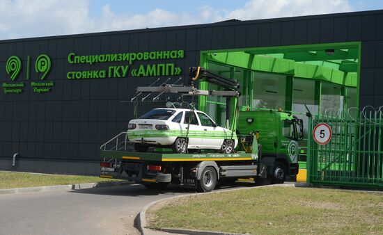 Moscow parking tow trucks at work