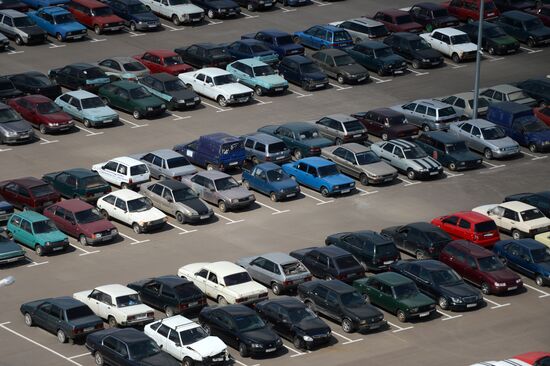 Moscow parking tow trucks at work