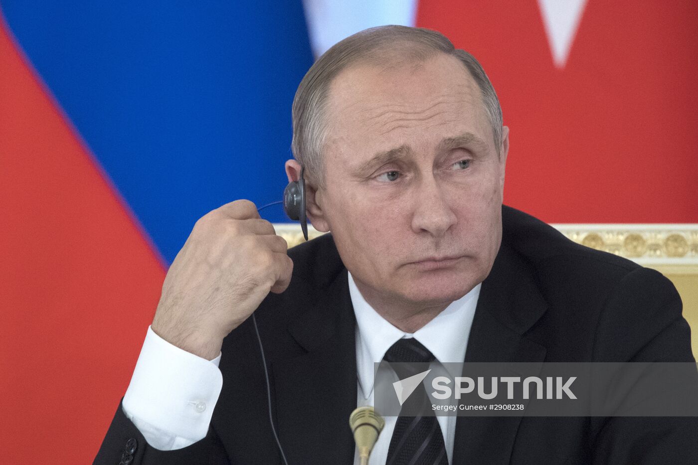 Russian President Putin and Turkish President Erdogan meet in St. Petersburg