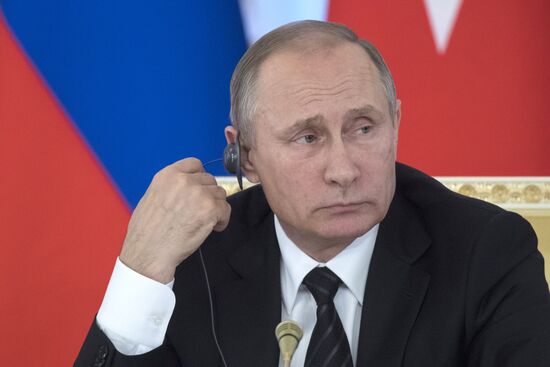 Russian President Putin and Turkish President Erdogan meet in St. Petersburg